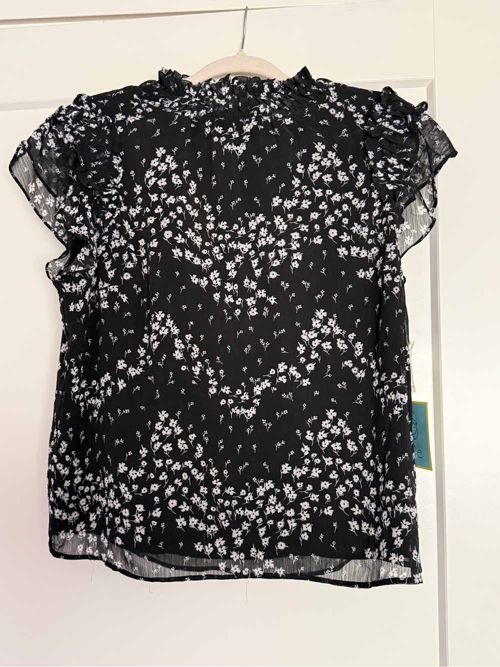 CeCe Black White Floral Ruffle Sleeve Blouse Size Medium